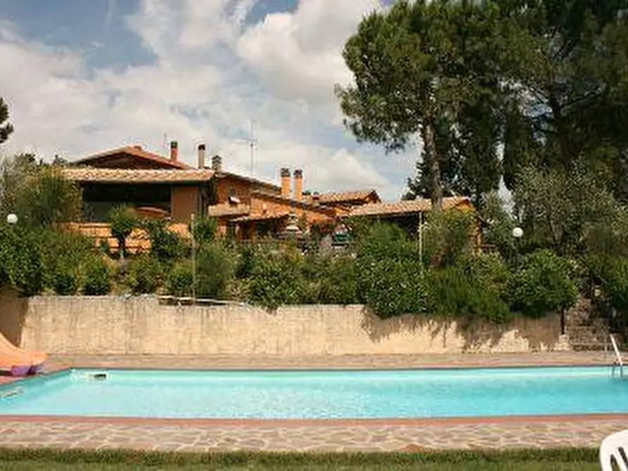 Immagine 1 di Agriturismo in vendita  a Foiano Della Chiana