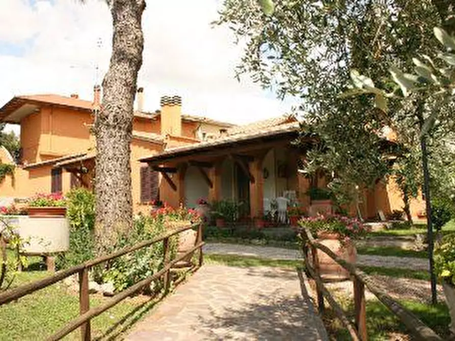 Immagine 3 di Agriturismo in vendita  a Foiano Della Chiana