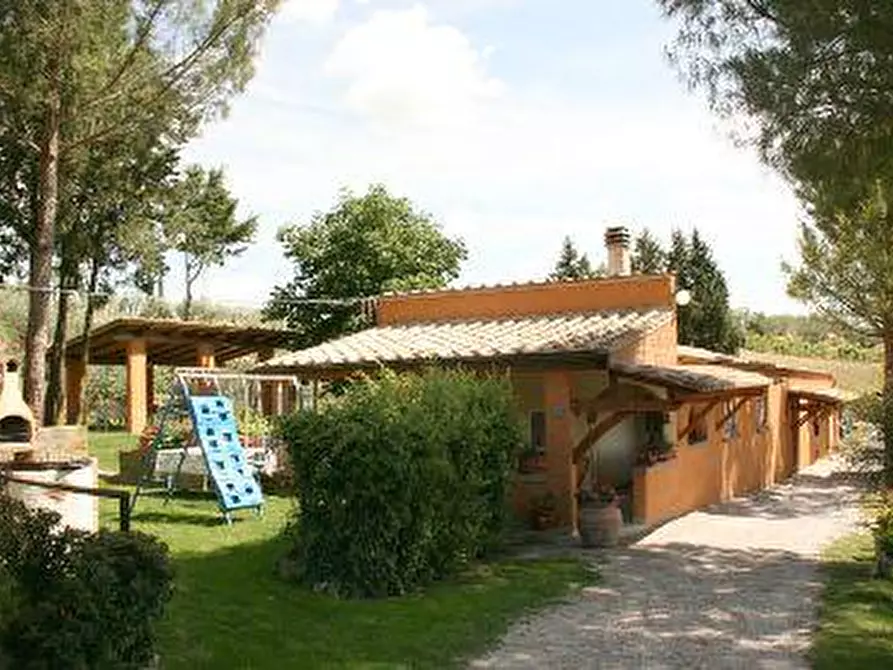 Immagine 5 di Agriturismo in vendita  a Foiano Della Chiana