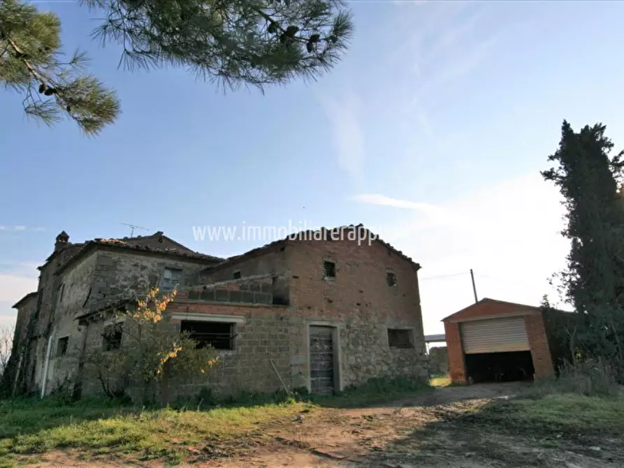Immagine 2 di Rustico / casale in vendita  a Lucignano
