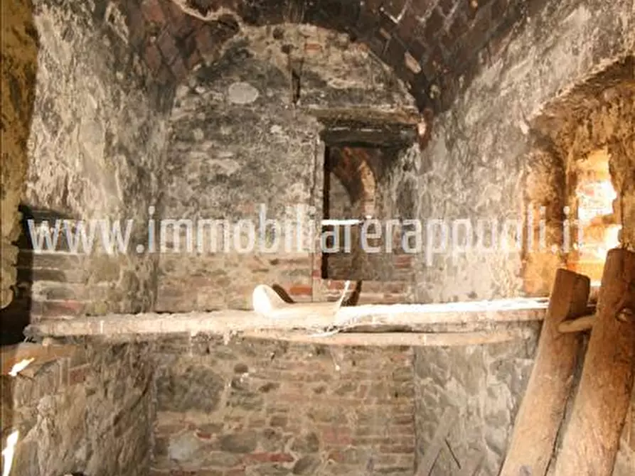 Immagine 27 di Rustico / casale in vendita  a Lucignano