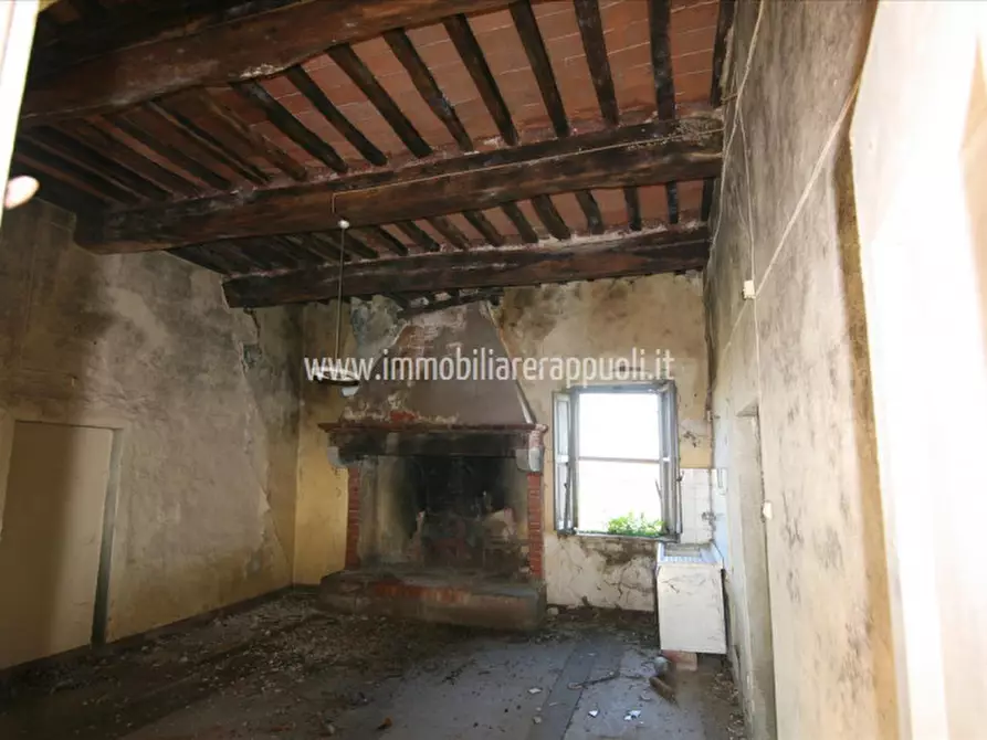 Immagine 43 di Rustico / casale in vendita  a Lucignano