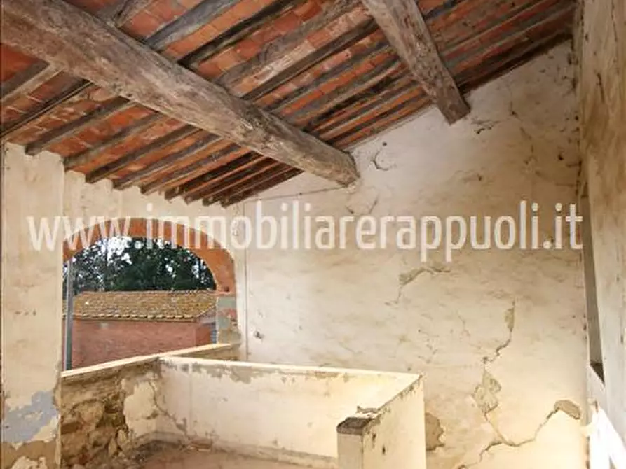Immagine 45 di Rustico / casale in vendita  a Lucignano