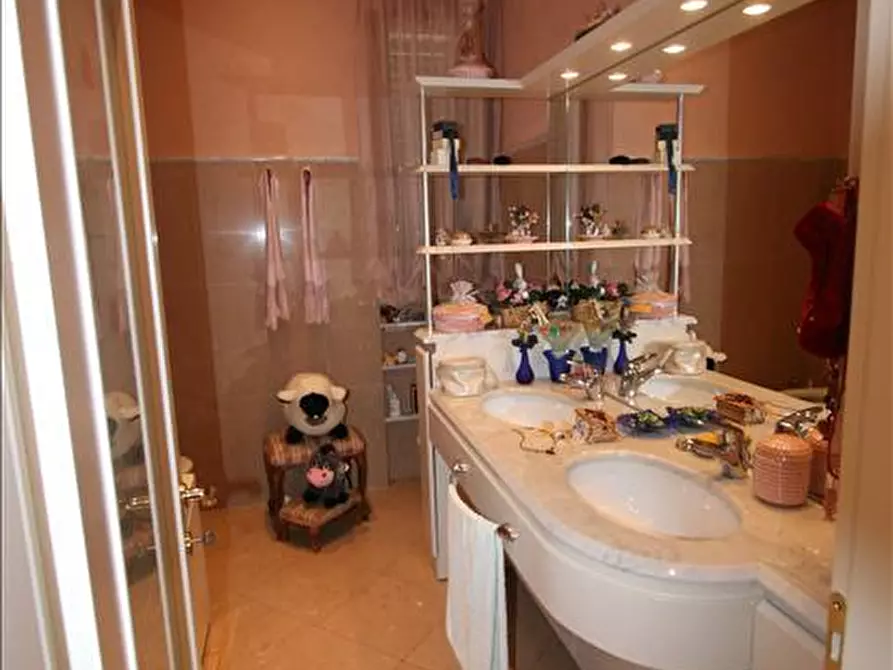 Immagine 10 di Casa indipendente in vendita  a Sinalunga