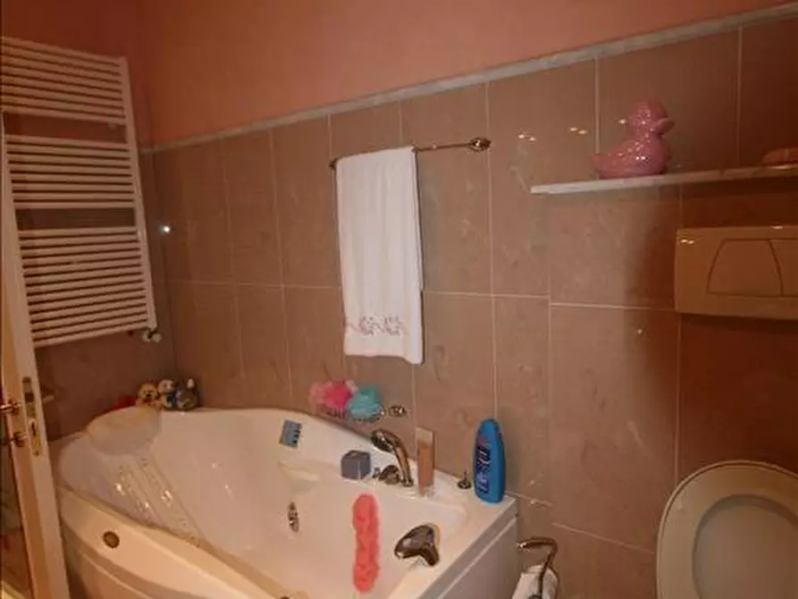 Immagine 11 di Casa indipendente in vendita  a Sinalunga