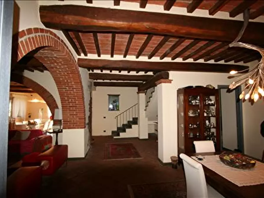 Immagine 2 di Rustico / casale in vendita  a Lucignano