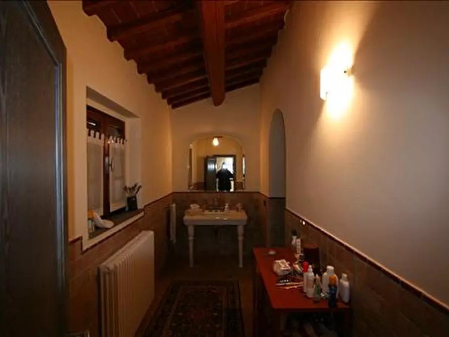 Immagine 3 di Rustico / casale in vendita  a Lucignano