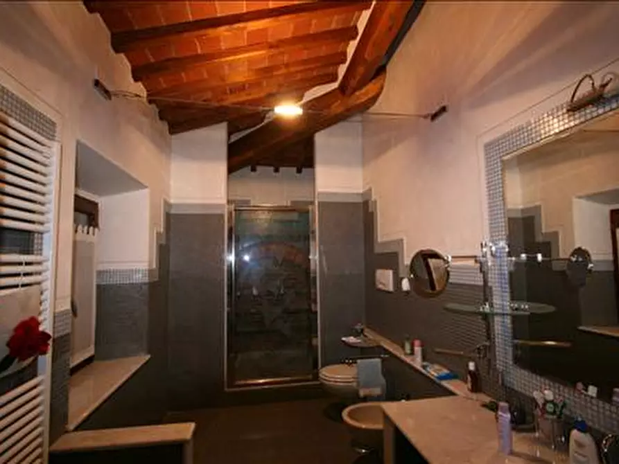 Immagine 14 di Rustico / casale in vendita  a Lucignano