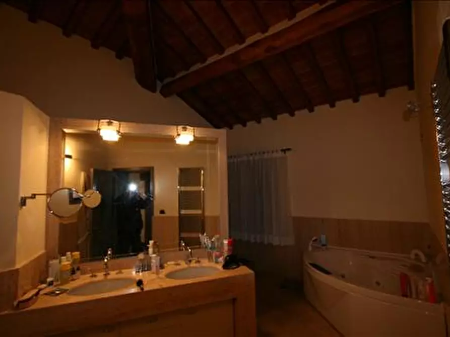 Immagine 23 di Rustico / casale in vendita  a Lucignano