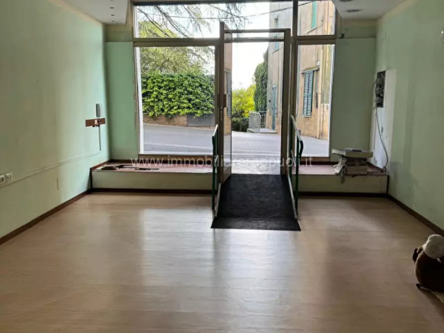 Immagine 3 di Negozio in vendita  a Sinalunga