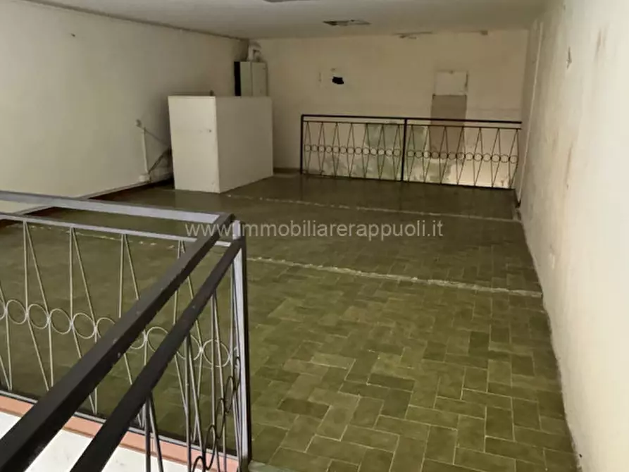 Immagine 4 di Negozio in vendita  a Sinalunga