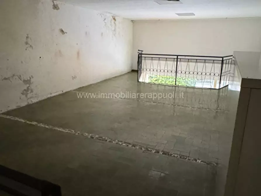 Immagine 5 di Negozio in vendita  a Sinalunga