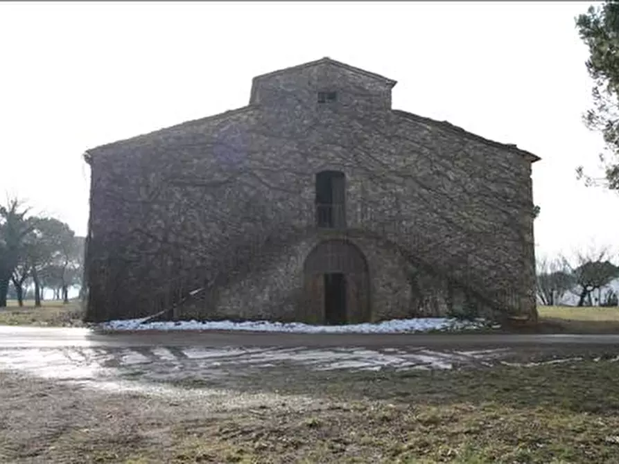 Immagine 14 di Attività commerciale in vendita  a Siena