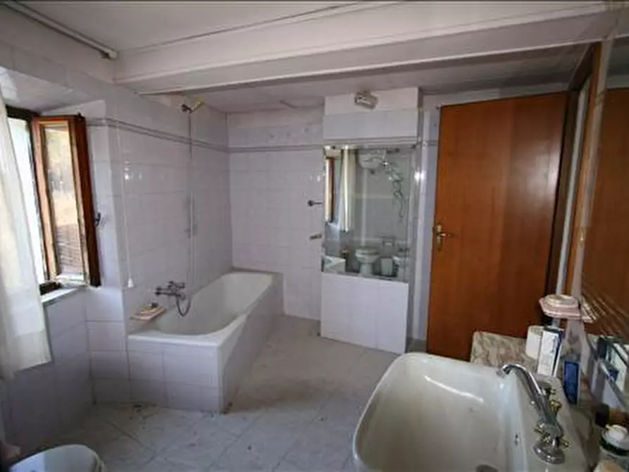 Immagine 10 di Appartamento in vendita  a Sinalunga