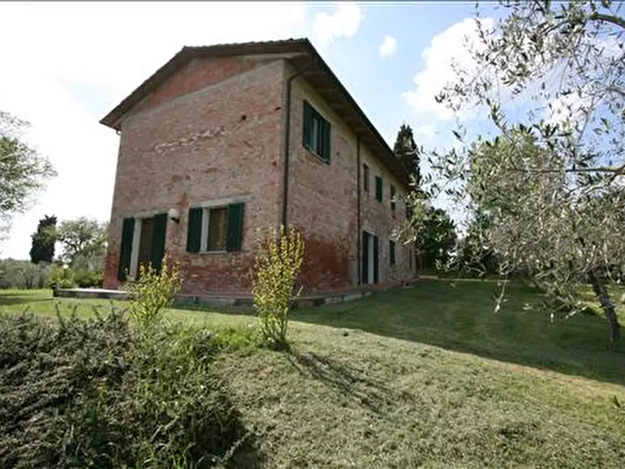 Immagine 2 di Casa indipendente in vendita  a Lucignano