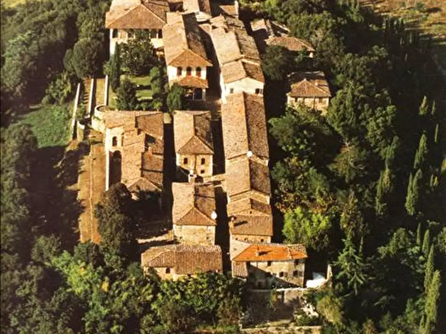 Immagine 1 di Attività commerciale in vendita  a Siena