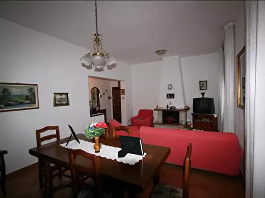 Immagine 8 di Appartamento in vendita  a Sinalunga