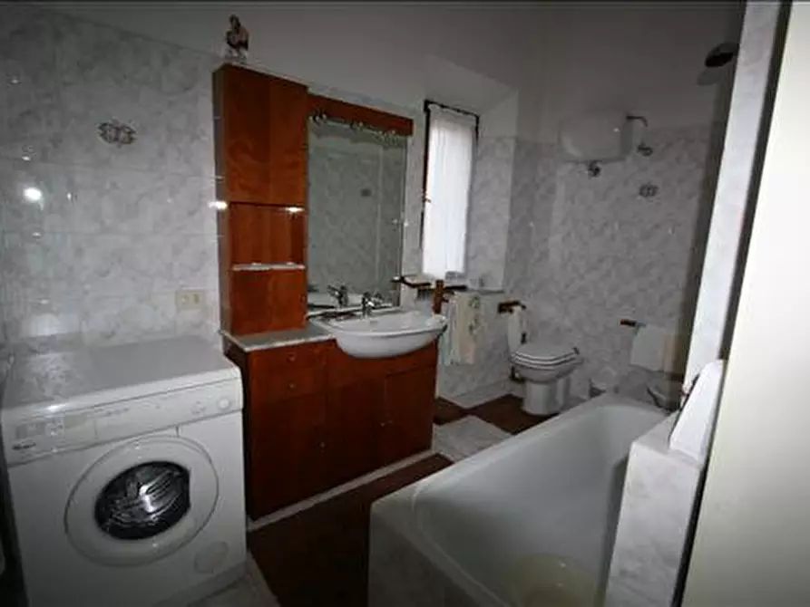 Immagine 11 di Appartamento in vendita  a Sinalunga