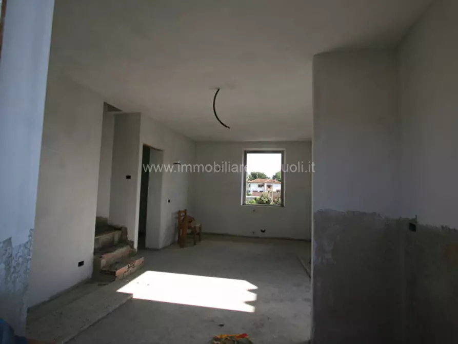 Immagine 2 di Appartamento in vendita  a Lucignano