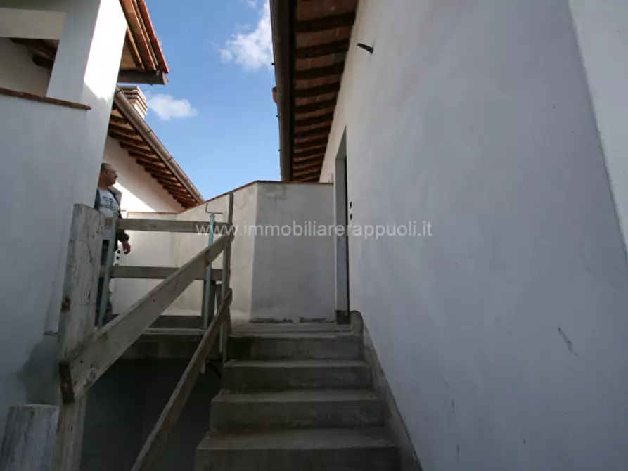 Immagine 3 di Appartamento in vendita  a Lucignano