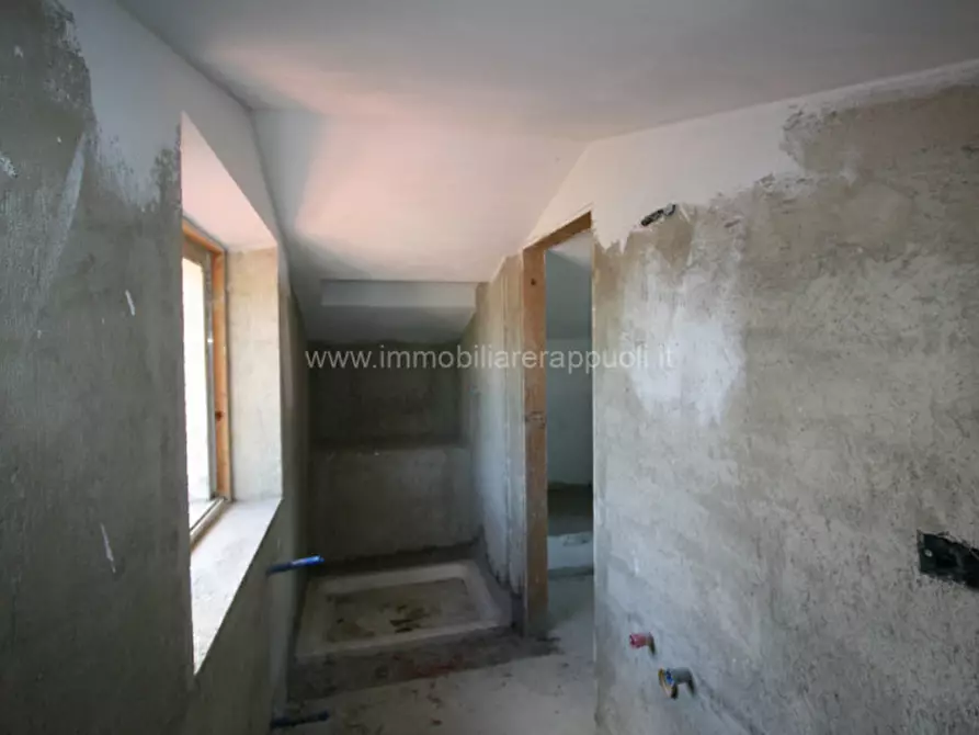 Immagine 9 di Appartamento in vendita  a Lucignano
