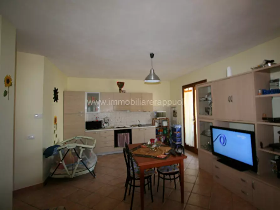 Immagine 2 di Villetta a schiera in vendita  a Sinalunga