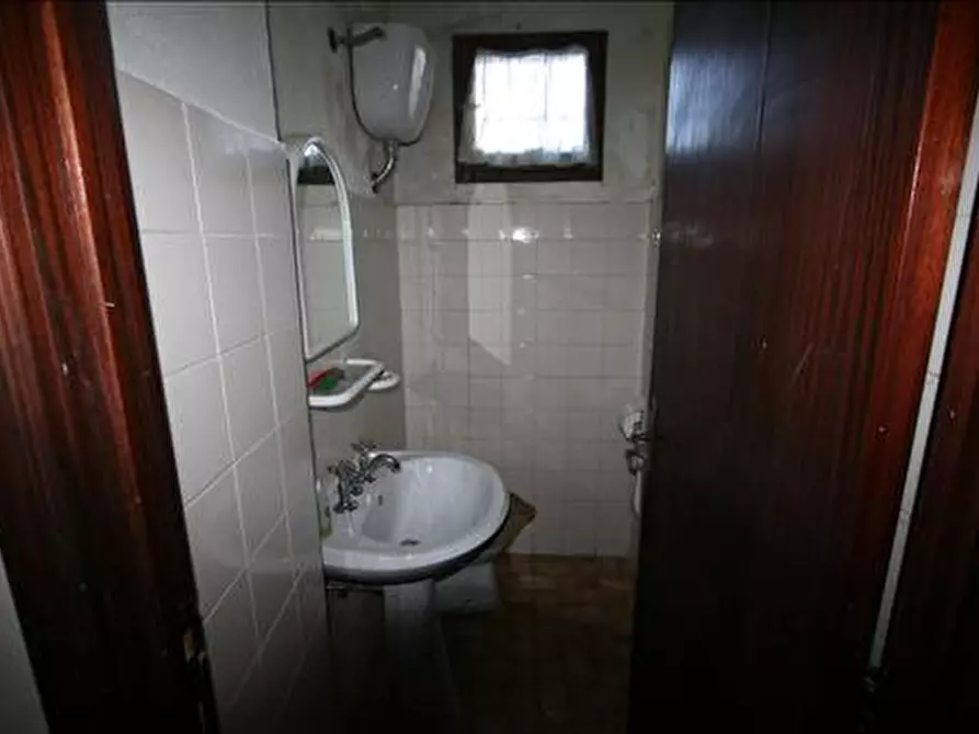 Immagine 10 di Casa indipendente in vendita  a Montalcino