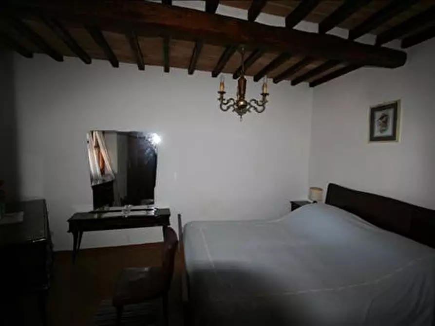 Immagine 15 di Casa indipendente in vendita  a Montalcino