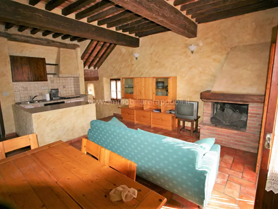 Immagine 2 di Appartamento in vendita  a Sinalunga