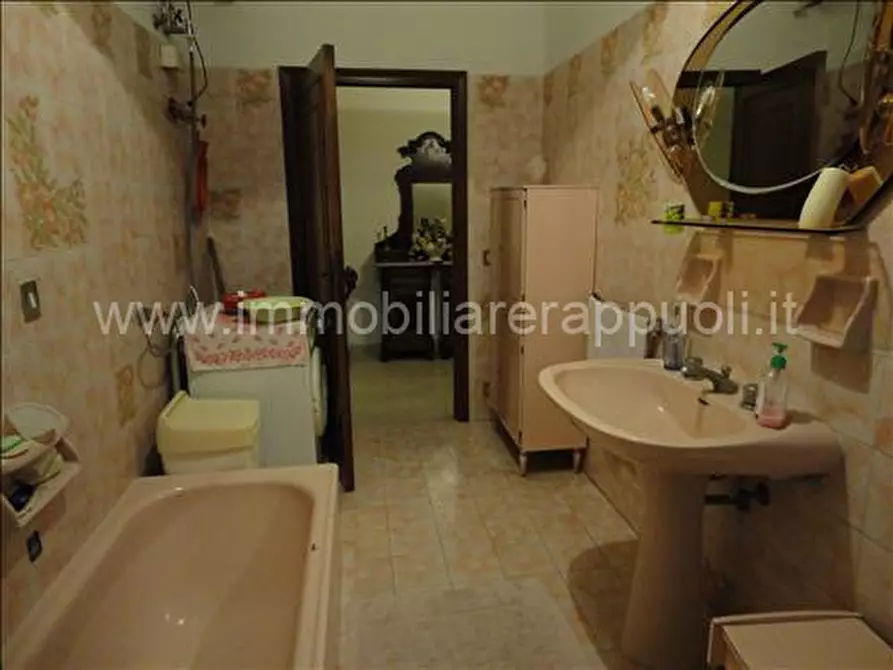 Immagine 13 di Rustico / casale in vendita  a Sinalunga