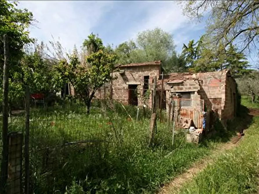 Immagine 2 di Garage in vendita  a Sinalunga