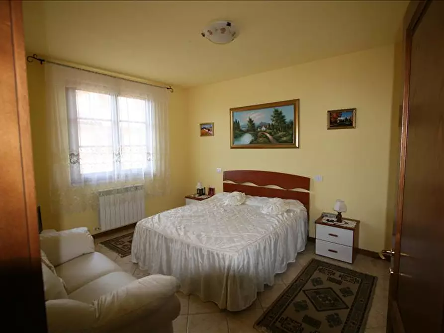 Immagine 4 di Appartamento in vendita  a Sinalunga