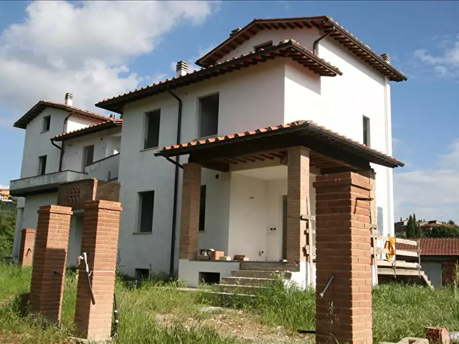 Immagine 3 di Appartamento in vendita  a Lucignano