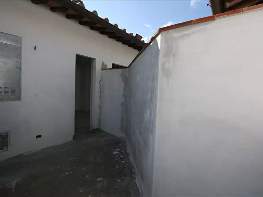 Immagine 4 di Appartamento in vendita  a Lucignano