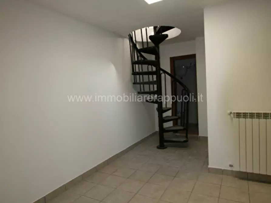 Immagine 4 di Appartamento in vendita  a Lucignano