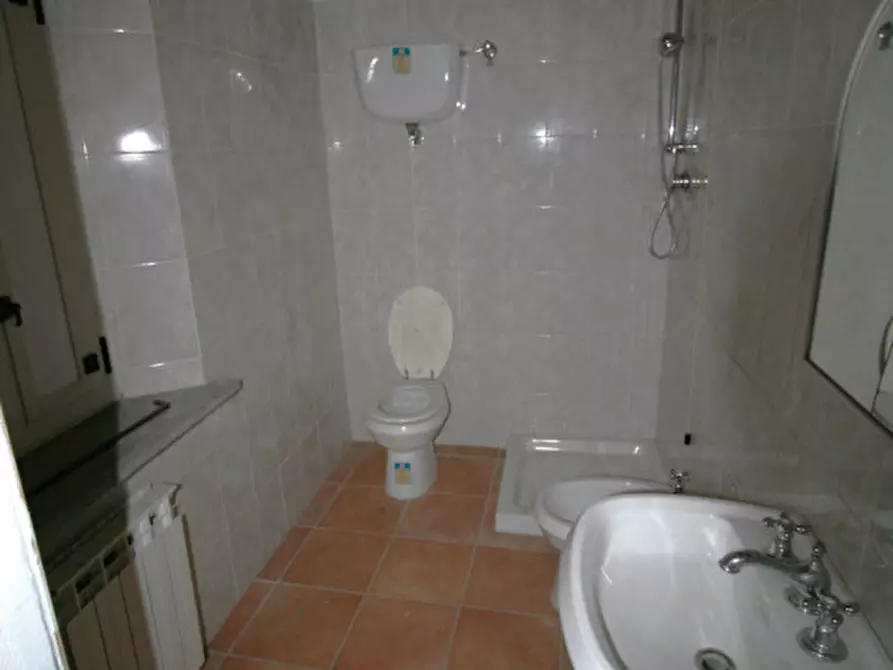 Immagine 21 di Rustico / casale in vendita  a Sinalunga