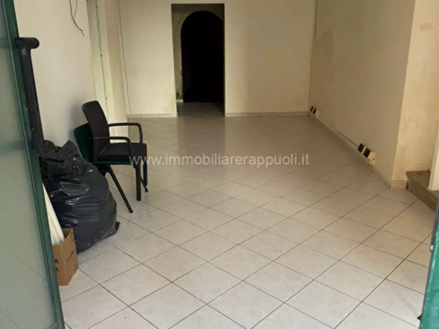 Immagine 3 di Negozio in vendita  a Sinalunga
