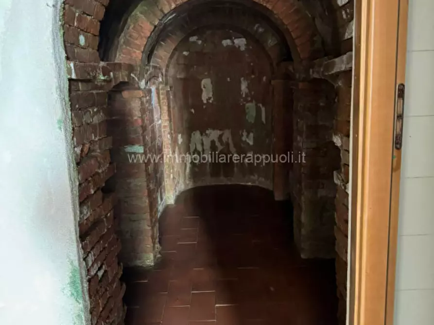 Immagine 4 di Negozio in vendita  a Sinalunga