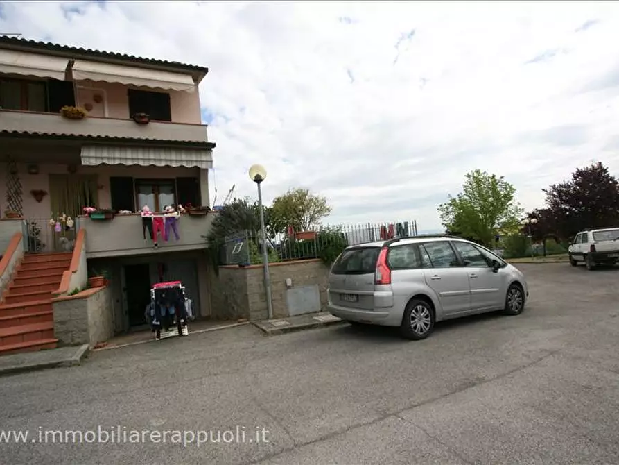 Immagine 2 di Appartamento in vendita  a Sinalunga