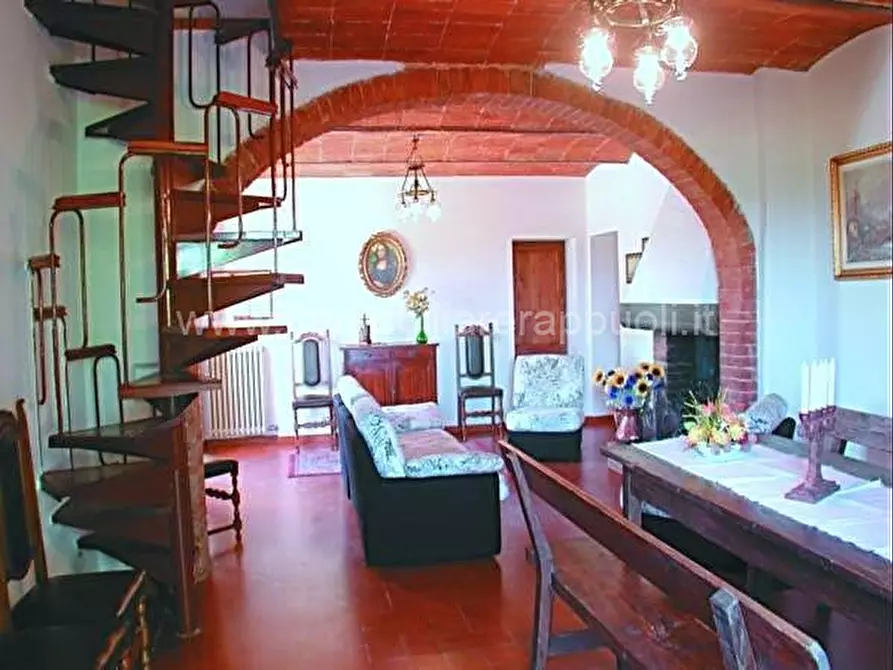 Immagine 7 di Rustico / casale in vendita  a Lucignano