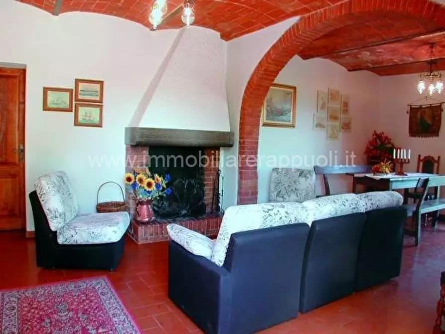 Immagine 8 di Rustico / casale in vendita  a Lucignano