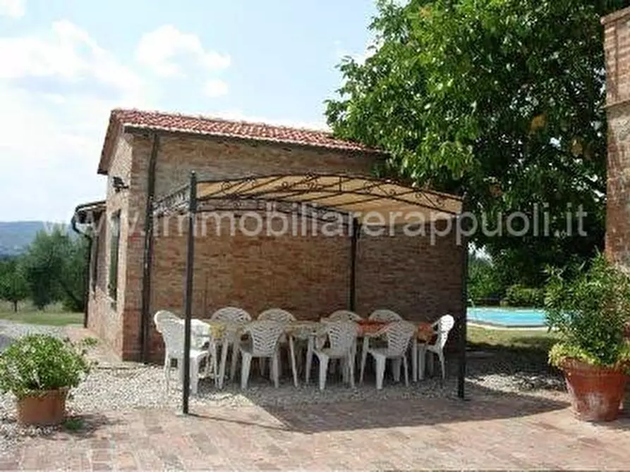 Immagine 9 di Rustico / casale in vendita  a Lucignano