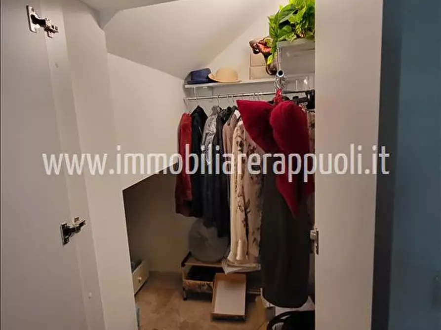 Immagine 17 di Appartamento in vendita  a Sinalunga