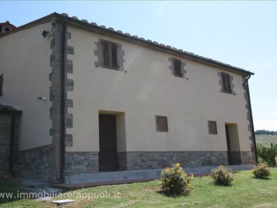 Immagine 23 di Attività commerciale in vendita  a Radicofani