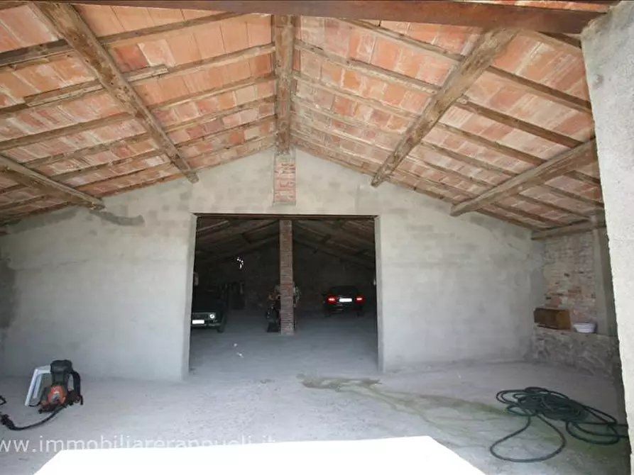 Immagine 29 di Attività commerciale in vendita  a Radicofani