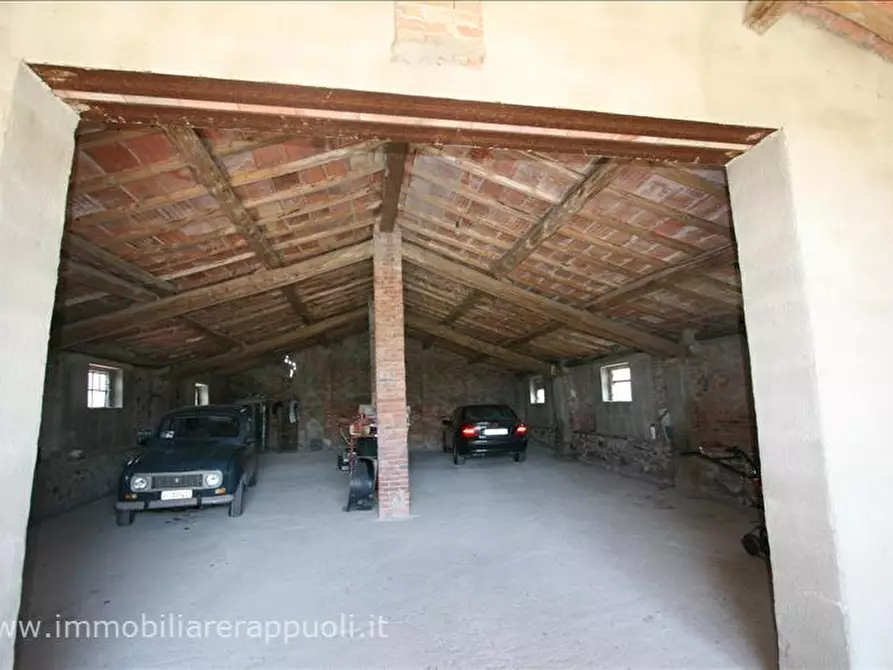 Immagine 30 di Attività commerciale in vendita  a Radicofani