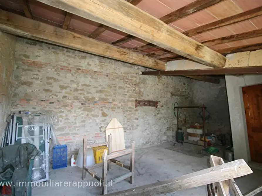 Immagine 38 di Attività commerciale in vendita  a Radicofani