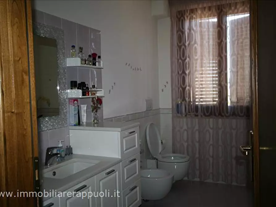 Immagine 4 di Attività commerciale in vendita  a Castel Del Piano