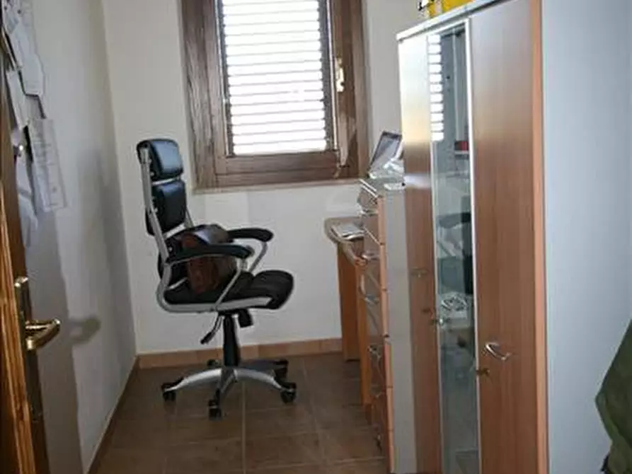 Immagine 5 di Attività commerciale in vendita  a Castel Del Piano