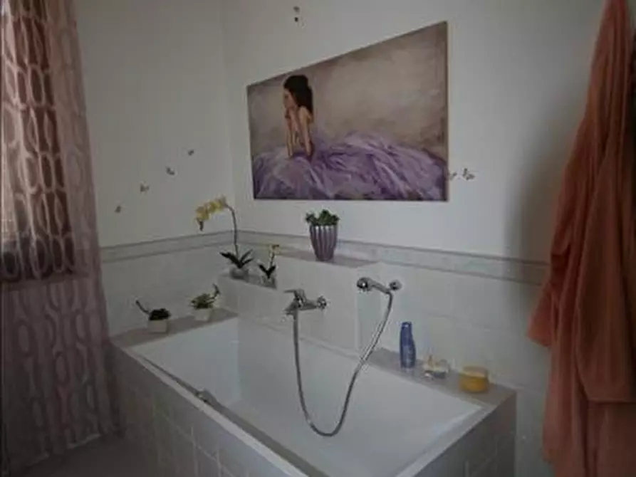 Immagine 9 di Attività commerciale in vendita  a Castel Del Piano